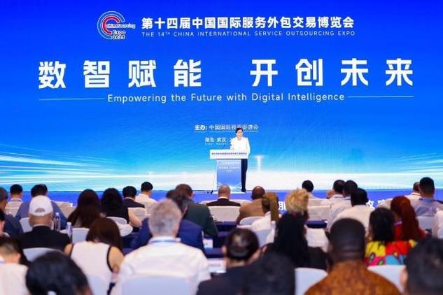 数智技术赋能我国服务外包提质转型 数字技术服务的路径与机制